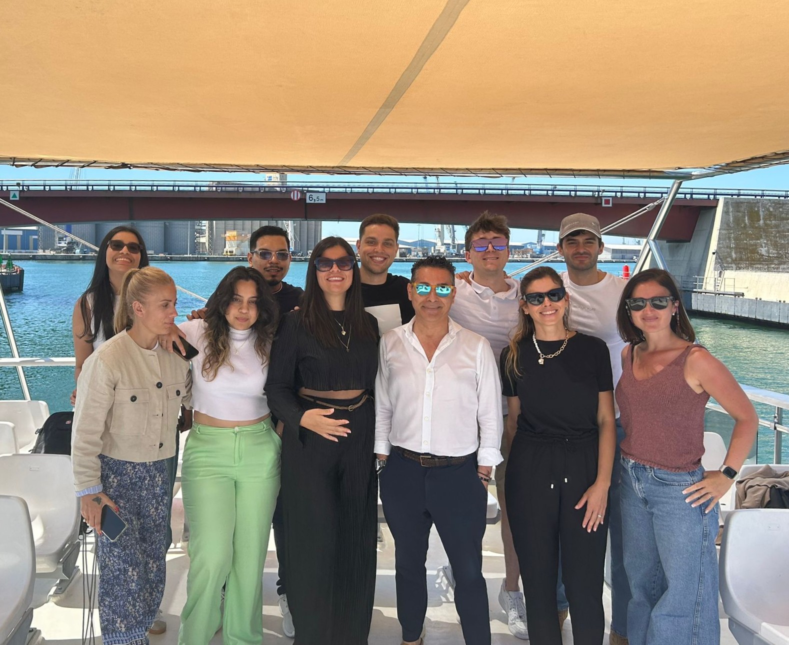 Teoria i pràctica a peu de moll: els estudiants del Màster en Dret Marítim visiten el Port de Tarragona